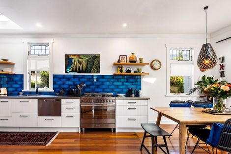 Photo of property in 14 Corry Avenue, Bluff Hill, Napier, 4110