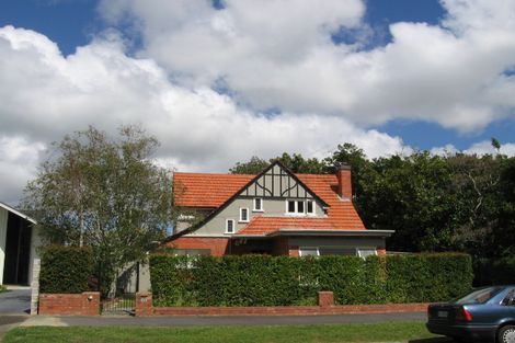 Photo of property in 35 Stanley Point Road, Stanley Point, Auckland, 0624