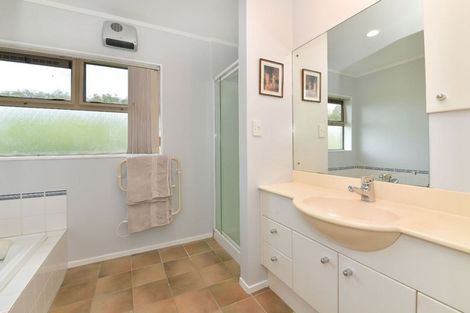 Photo of property in 74 Tarrant Road, Helensville, 0875