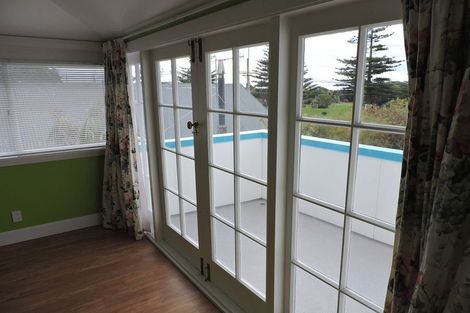 Photo of property in 10 Marriner Street, Sumner, Christchurch, 8081