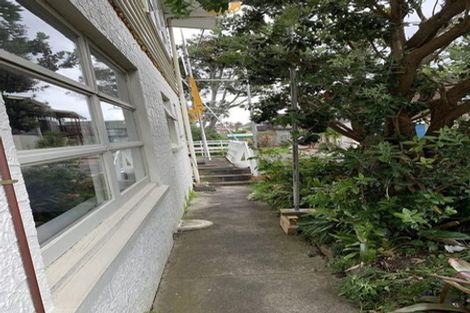 Photo of property in 15 Jaemont Avenue, Te Atatu South, Auckland, 0610