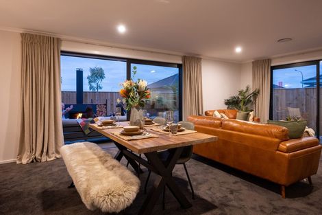 Photo of property in 16 Bridget Court, Red Beach, 0932