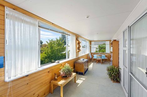 Photo of property in 10 Titoki Road, Waikanae Beach, Waikanae, 5036
