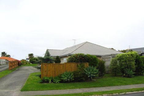 Photo of property in 17 Alec Craig Way, Gulf Harbour, Whangaparaoa, 0930