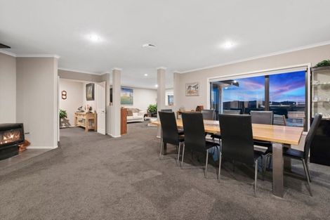 Photo of property in 81 Vaughans Road, Okura, Albany, 0792