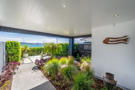 Photo of property in 8 The Parade, Bucklands Beach, Auckland, 2012