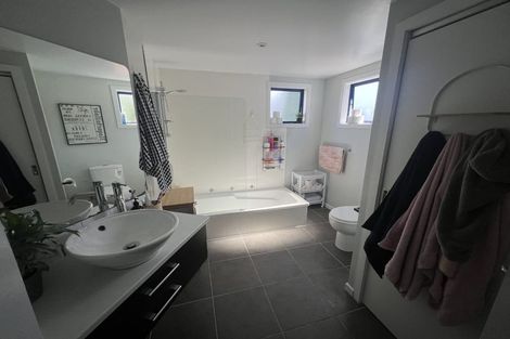 Photo of property in 22 Capilano Place, Glenfield, Auckland, 0629