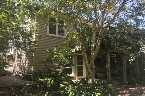 Photo of property in 60 Taylor Terrace, Tawa, Wellington, 5028