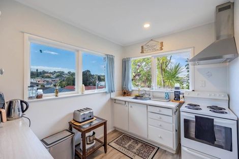 Photo of property in 1/5 Keldale Place, Forrest Hill, Auckland, 0620