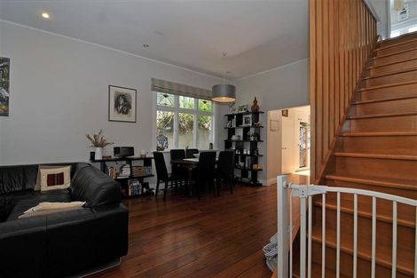 Photo of property in 27 Maida Vale Road, Roseneath, Wellington, 6011