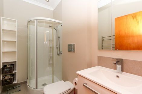 Photo of property in 4 Hamblyn Street, Strandon, New Plymouth, 4312