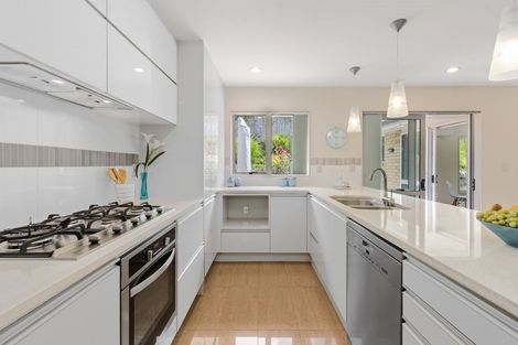 Photo of property in 78 Lake Panorama Drive, Henderson Valley, Auckland, 0612