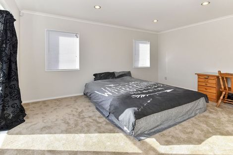 Photo of property in 13 Kereru Rise, Papakura, 2110