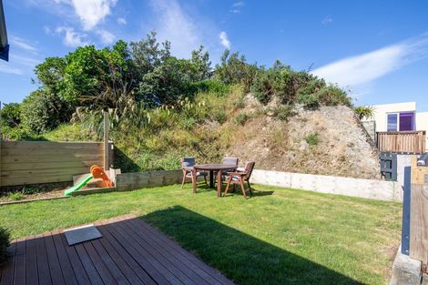 Photo of property in 32 View Road, Houghton Bay, Wellington, 6023