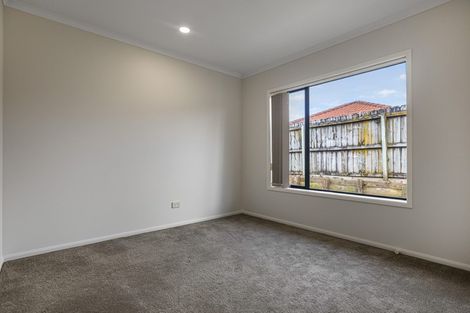 Photo of property in 13 Attymon Lane, East Tamaki, Auckland, 2016