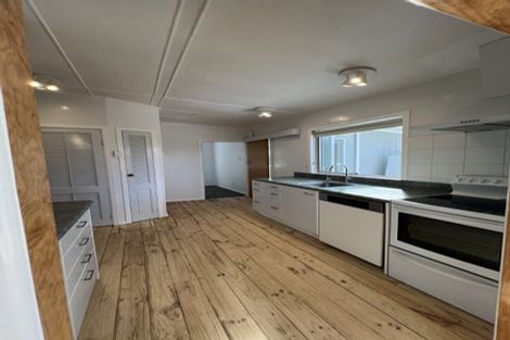 Photo of property in 193 Te Atatu Road, Te Atatu South, Auckland, 0610