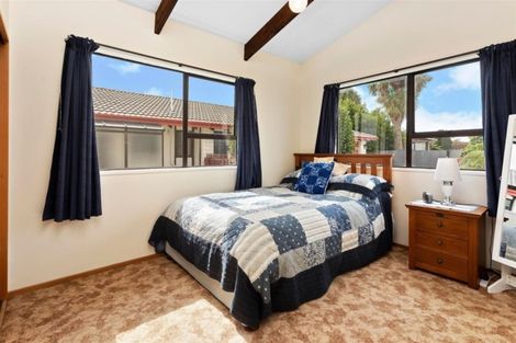 Photo of property in 92b Englefield Road, Northwood, Christchurch, 8051