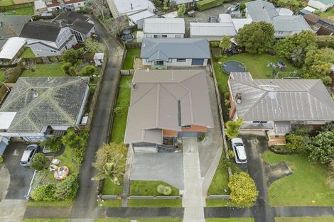 Photo of property in 120 Gossamer Drive, Pakuranga Heights, Auckland, 2010