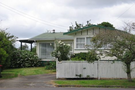 Photo of property in 11 Lucknow Place, Blockhouse Bay, Auckland, 0600