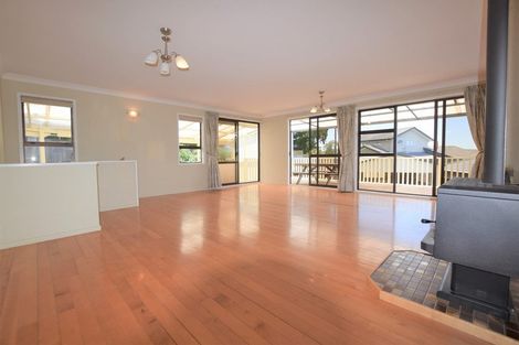 Photo of property in 6 Advene Road, Cockle Bay, Auckland, 2014