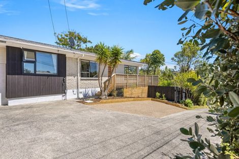 Photo of property in 1/92 Saddleback Rise, Murrays Bay, Auckland, 0630