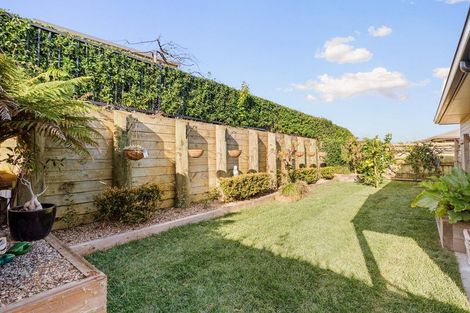Photo of property in Waterview Estate, 39/4 Greystone Place, Omokoroa, 3114