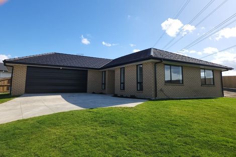 Photo of property in 15 Sardinia Grove, Fitzherbert, Palmerston North, 4410