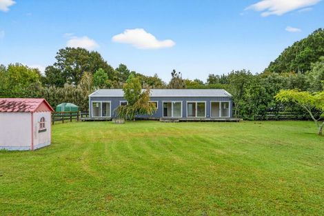 Photo of property in 61 Boord Crescent, Kumeu, 0891