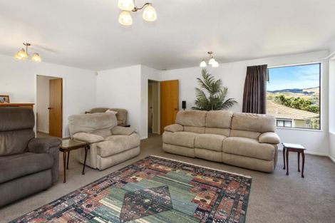 Photo of property in 14 Cullen Place, Tawa, Wellington, 5028