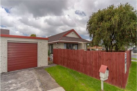 Photo of property in 2/4 Tyndrum Place, Highland Park, Auckland, 2010