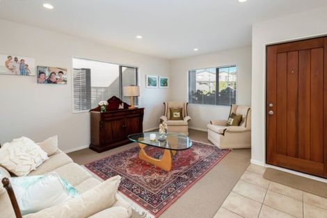 Photo of property in 11 Bunker Rise, Golflands, Auckland, 2013