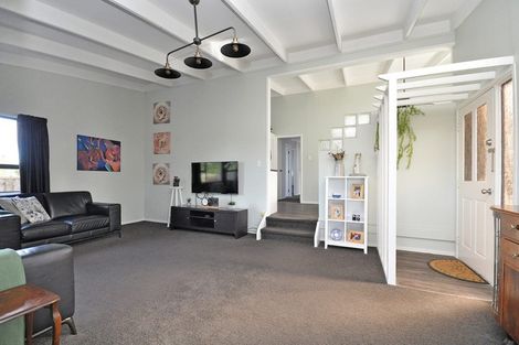 Photo of property in 19 Mckinley Road, Sunnyvale, Auckland, 0612