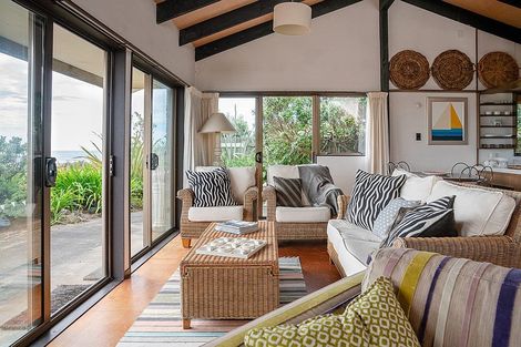 Photo of property in 43 Field Way, Waikanae Beach, Waikanae, 5036