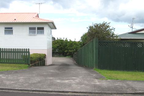 Photo of property in 4 Lorena Place, West Harbour, Auckland, 0618