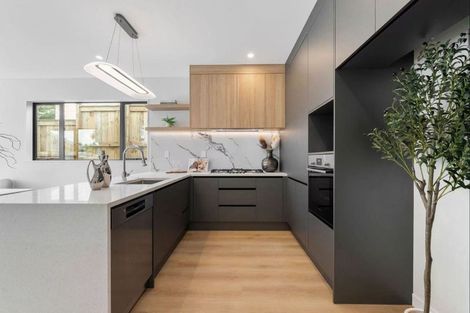 Photo of property in 16c Madison Place, Forrest Hill, Auckland, 0620