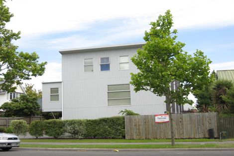 Photo of property in 2/3 Grove Road, Addington, Christchurch, 8024