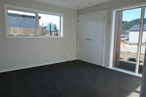 Photo of property in 32 Koru Loop, Paraparaumu, 5032