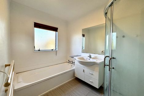 Photo of property in 2/144 Bradbury Road, Botany Downs, Auckland, 2010