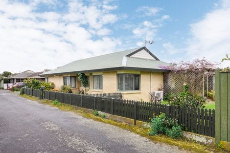 Photo of property in 9 Edgecombe Court, Roslyn, Palmerston North, 4414