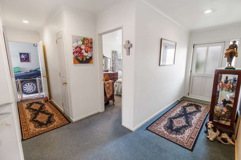 Photo of property in 61 Winchester Street, Levin, 5510