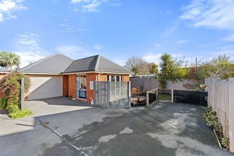 Photo of property in 2/31 Tuckers Road, Redwood, Christchurch, 8051