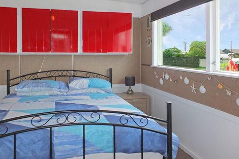 Photo of property in 2a Andresen Street, Foxton Beach, Foxton, 4815