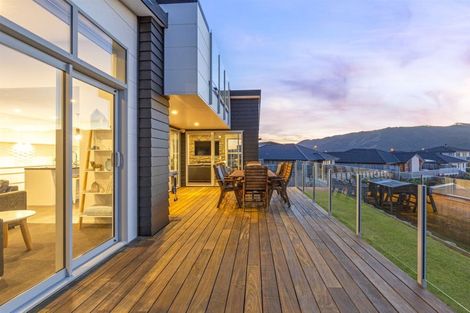 Photo of property in 78 Queen Charlotte Drive, Aotea, Porirua, 5024
