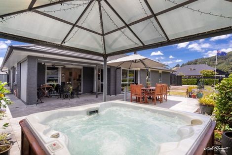 Photo of property in 33 Buddle Road, Wallaceville, Upper Hutt, 5018
