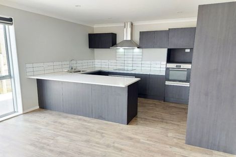 Photo of property in 31 Percy Kinsman Crescent, Riverstone Terraces, Upper Hutt, 5018