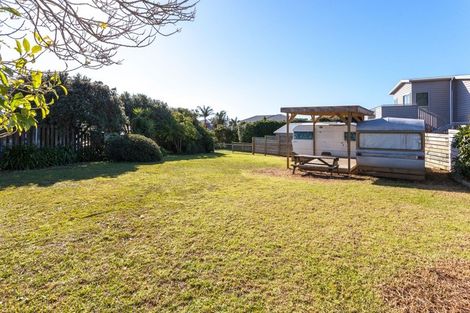 Photo of property in 14 Moray Place, Whiritoa, Whangamata, 3691
