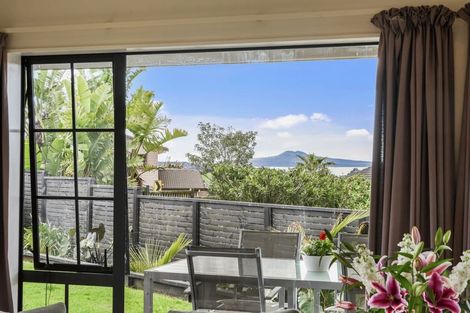 Photo of property in 66a Bradbury Road, Botany Downs, Auckland, 2010