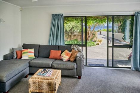Photo of property in 105 Marine Parade, Eastbourne, Lower Hutt, 5013