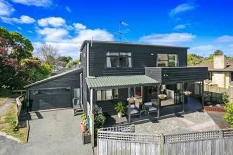 Photo of property in 2/182 Queen Street, Northcote Point, Auckland, 0627