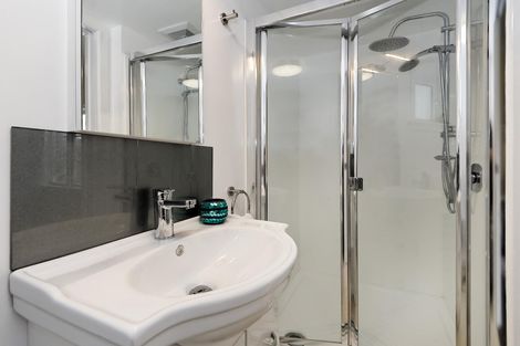 Photo of property in 110 Golf Road, New Lynn, Auckland, 0600